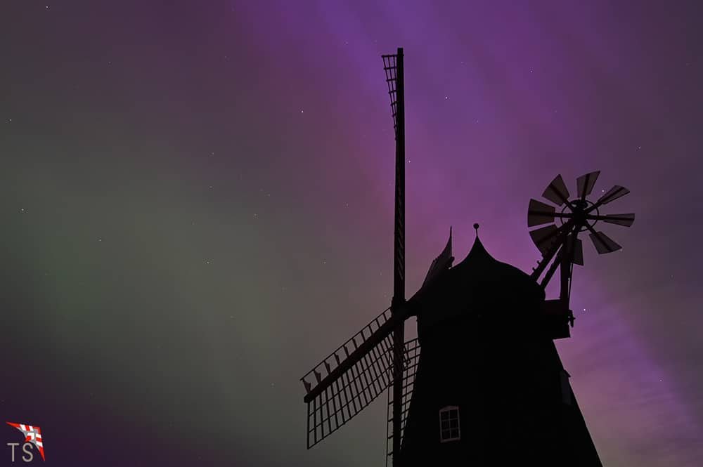 Polarlichter über der Mühle